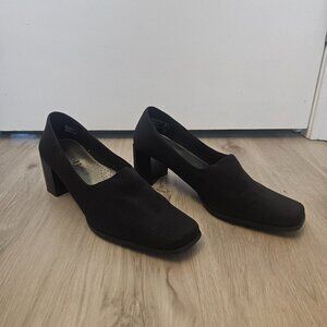 HighLights by Payless Black Pumps Size 9 - Classic & Comfortable Pointed Toe Hee